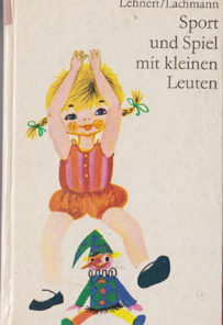 Sport und Spiel mit kleinen Leuten