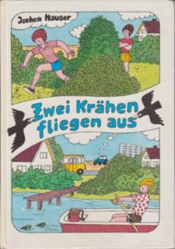 Zwei Krähen fliegen aus