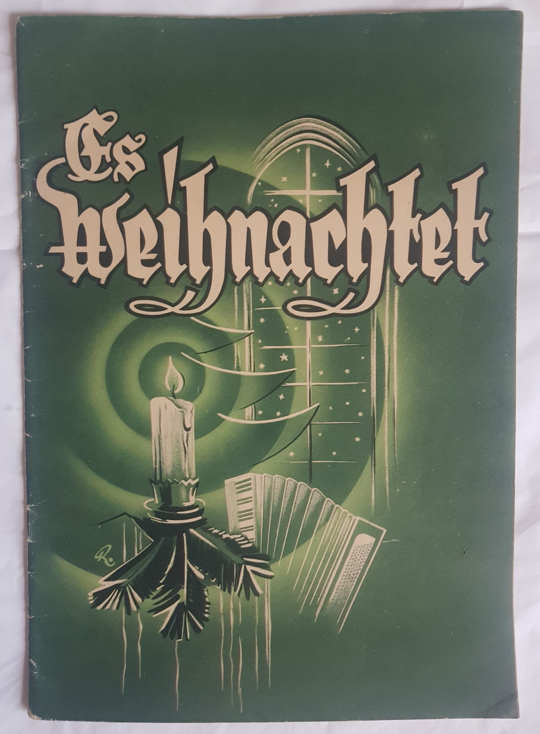 Es weihnachtet - 30 bekannte Weihnachts- und Neujahrslieder für Akkordeon