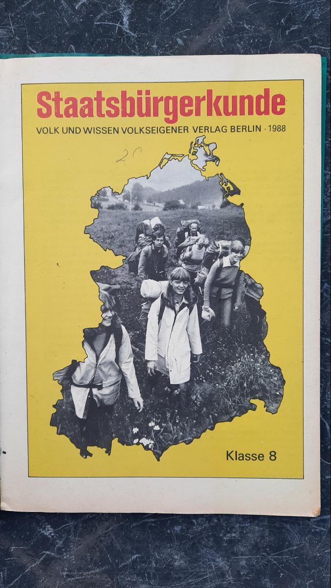 Staatsbürgerkunde Klasse 8 Lehrbuch DDR 1988 – Bild 2