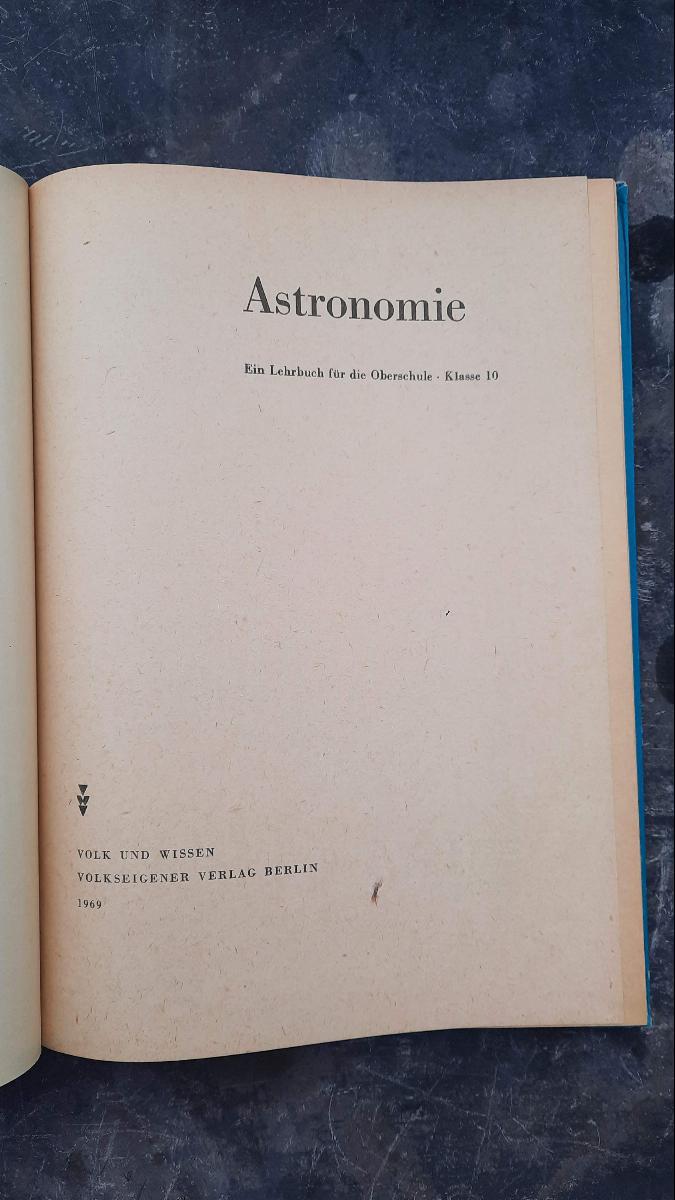 Astronomie Klasse 10 Lehrbuch DDR Oberschule 1969 – Bild 2