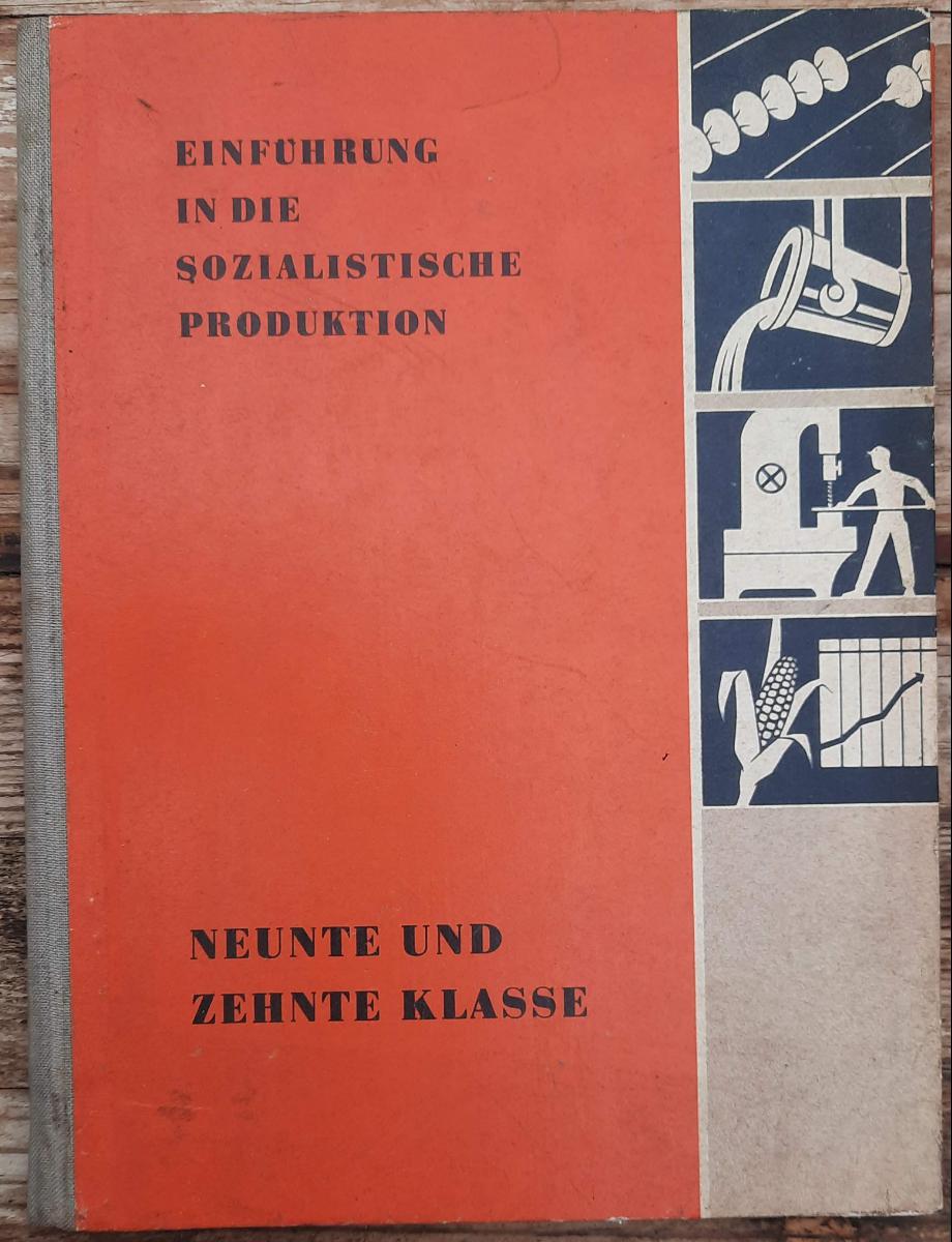 Einführung in die sozialistische Produktion in Industrie und Landwirtschaft  Ein Lehrbuch für die neunte und zehnte Klasse in industriellen und landwirtschaftlichen Gebieten neunte und zehnte Klasse 1961 Lehrbuch DDR