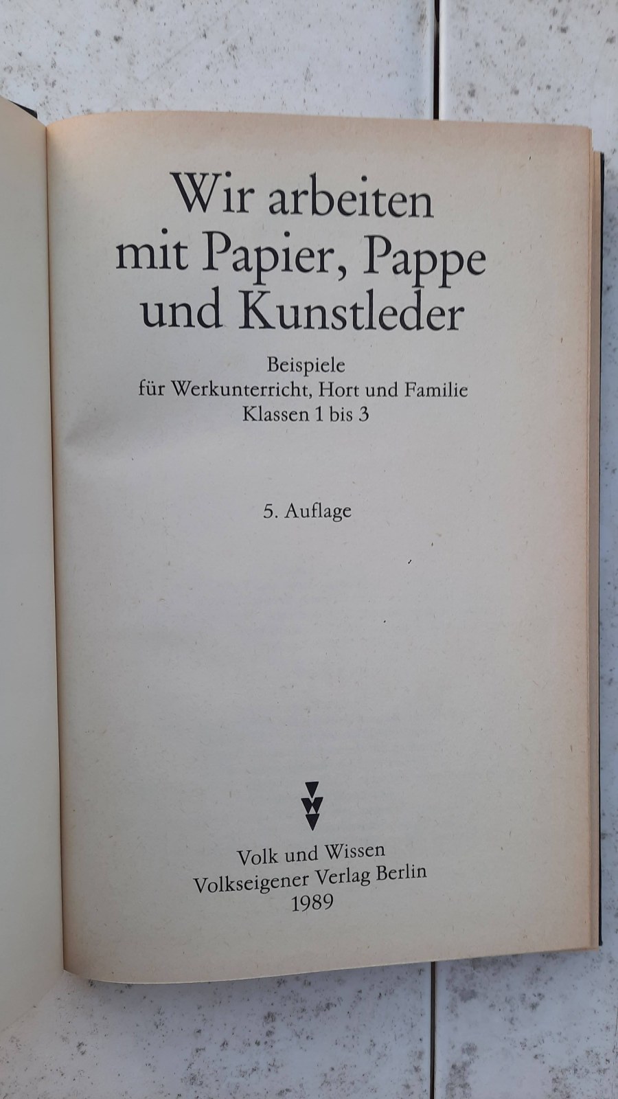 Wir arbeiten mit Papier, Pappe und Kunstleder – Bild 3